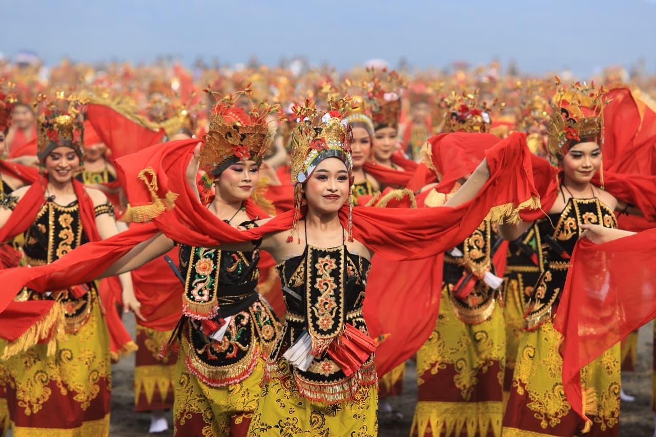 Gandrung Sewu 2026, Ribuan Wisatawan Padati Penerbangan ke Banyuwangi