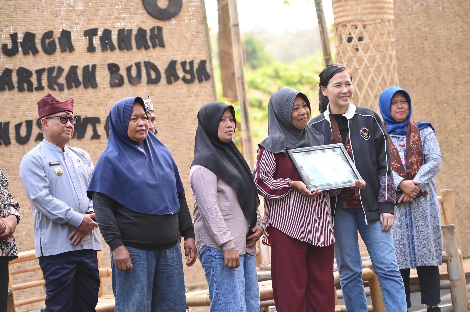 Diresmikan Wamen PPA, Banyuwangi Fasilitasi Para Orang Tua di Pinggir Hutan Lanjutkan Pendidikan