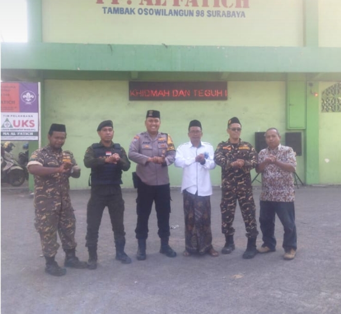 Ratusan Santri Pondok Pesantren AL-FATICH Surabaya Peringati Hari Santri dengan Upacara dan Kirab