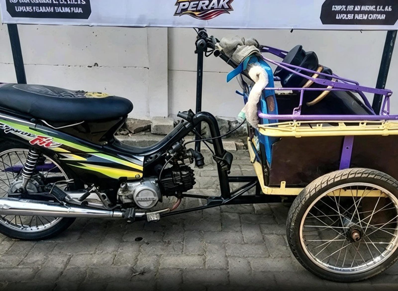 Kembali Terjadi Besi Pembatas Trotoar di Kembang Jepun Diambil Komplotan EP